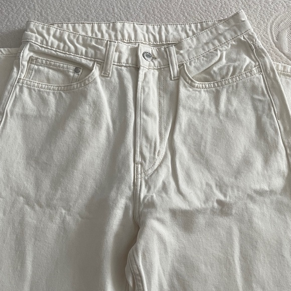 H&M High Waisted White Jeans - Picture 5 of 6